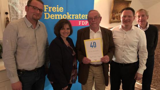 Vorstand FDP Ortsverband Altomünster mit Jubilar Klaus Reinhardt zum 40-Jährigen