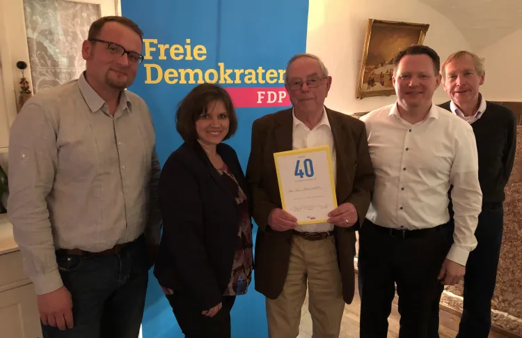 Vorstand FDP Ortsverband Altomünster mit Jubilar Klaus Reinhardt zum 40-Jährigen
